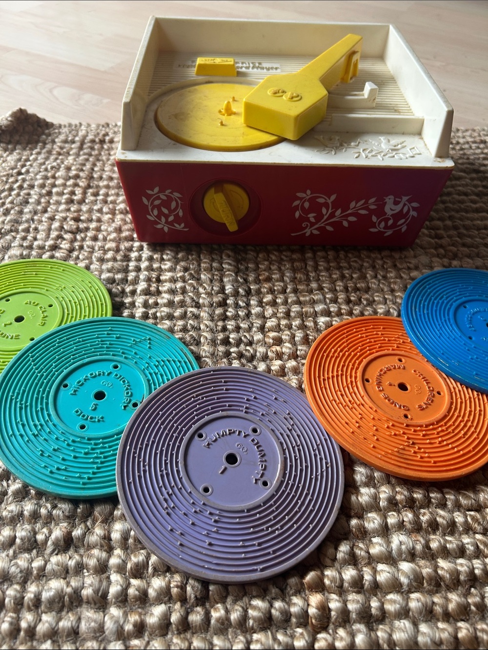 Vintage Fisher-Price Classic Kids Music Box Record Player with 5 records 1980s